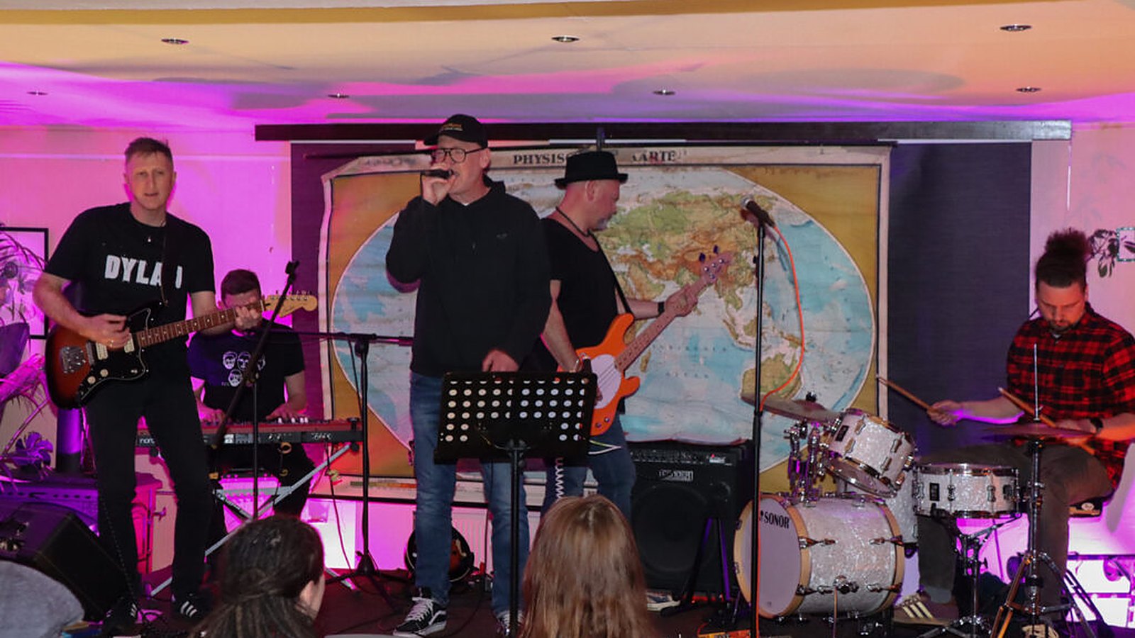 Tante Matta live auf der Bühne im Schönen Wiesengrund