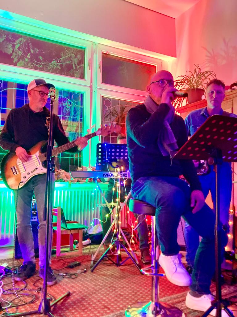 Tante Matta: Wohnzimmerkonzert mit Hans Blücher Band und Tante Matta