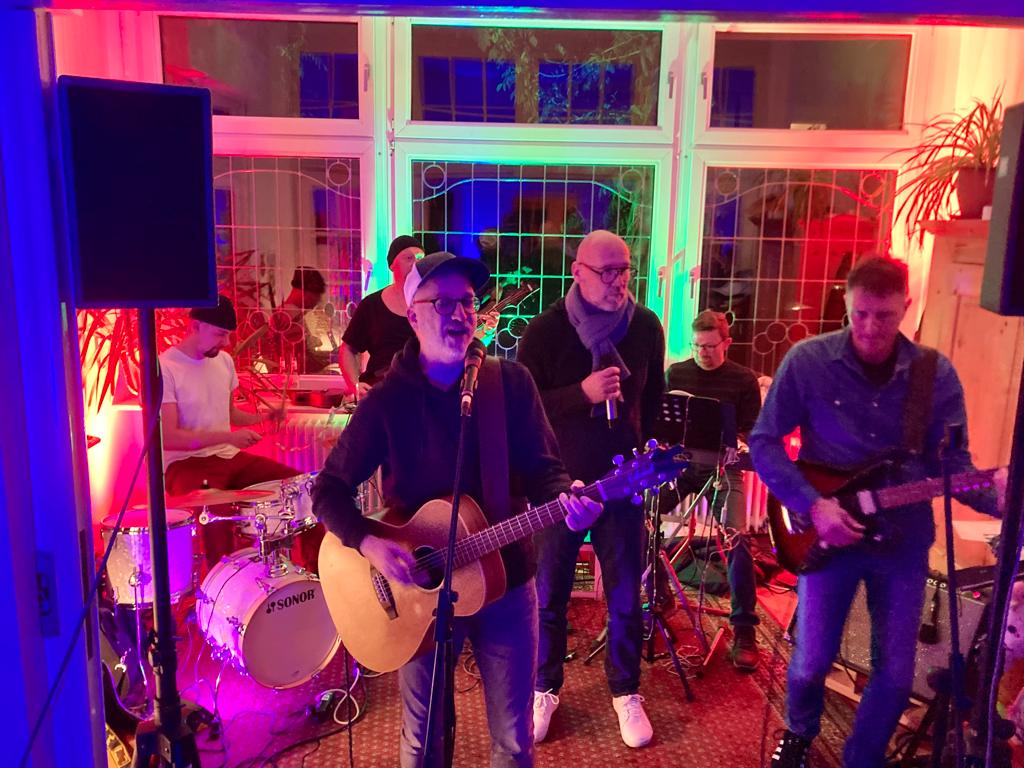 Tante Matta: Wohnzimmerkonzert mit Hans Blücher Band und Tante Matta